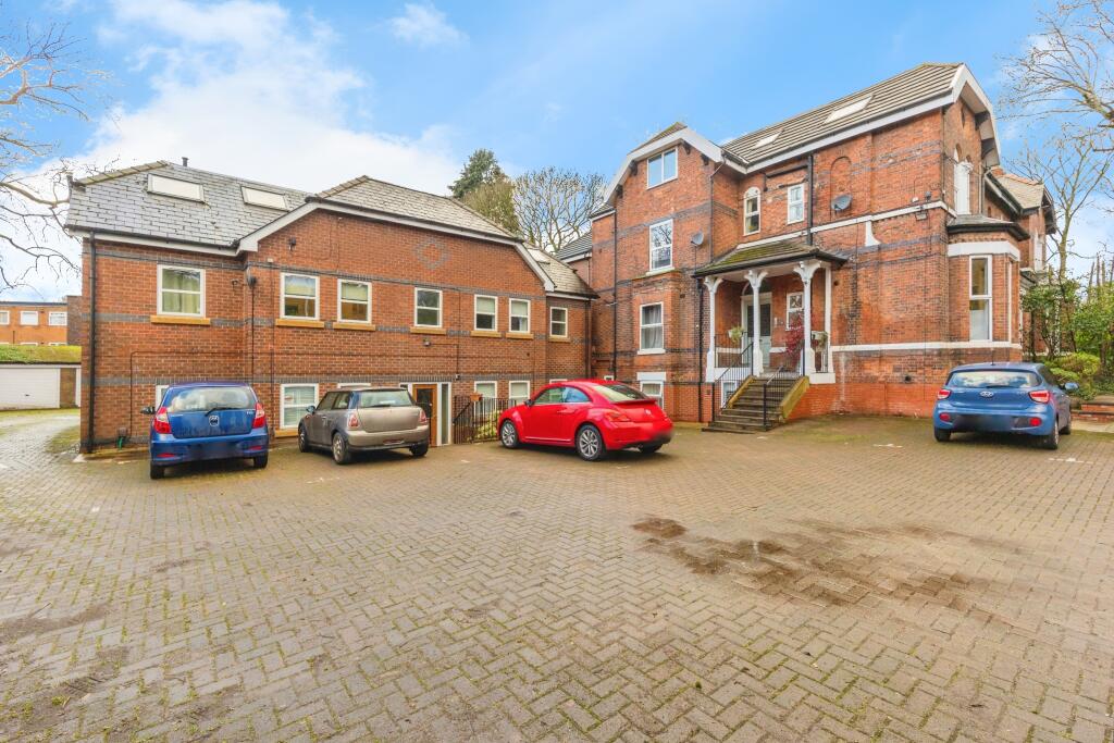Main image of property: Edge Lane, Manchester, M21