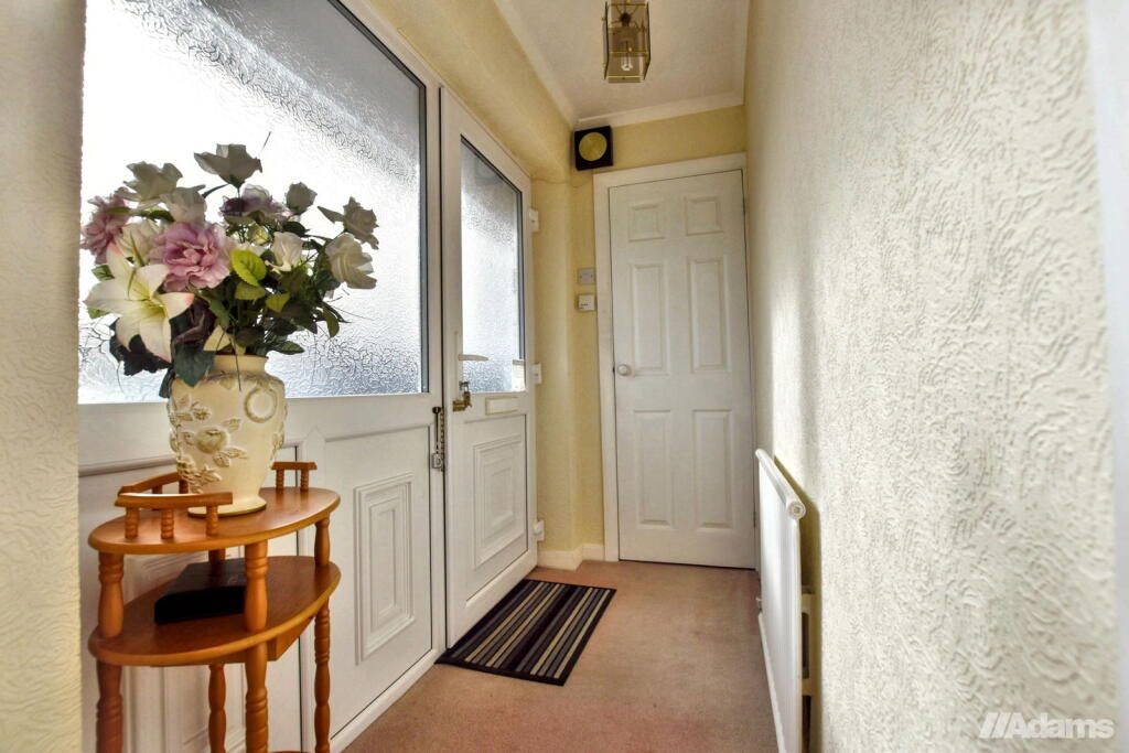 Lodge Close, Lymm WA13 photo 2