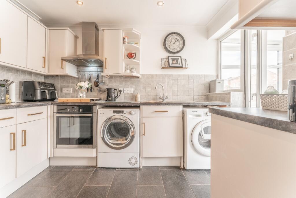 House in Bexleyheath, Barnehurst - More