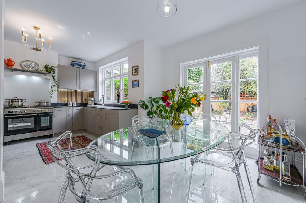 House in Bromley - View 2