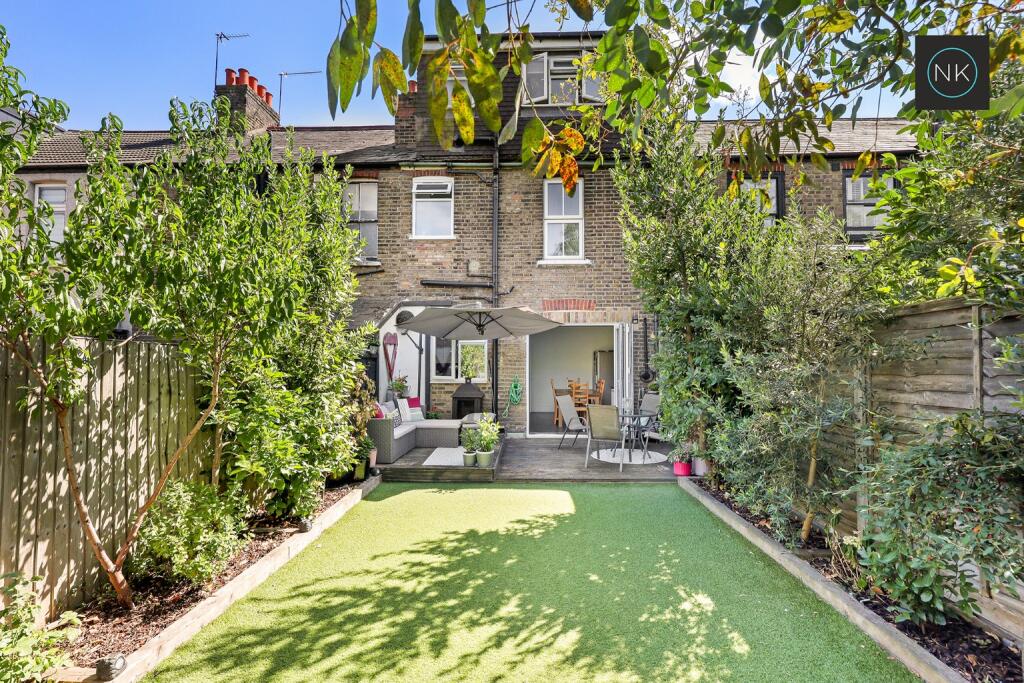 House in London, Woodford - View 4