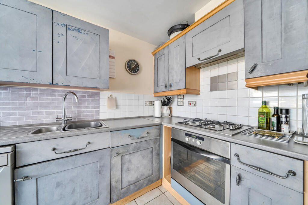 Apartment in Sunbury-on-Thames, Surrey - View 5