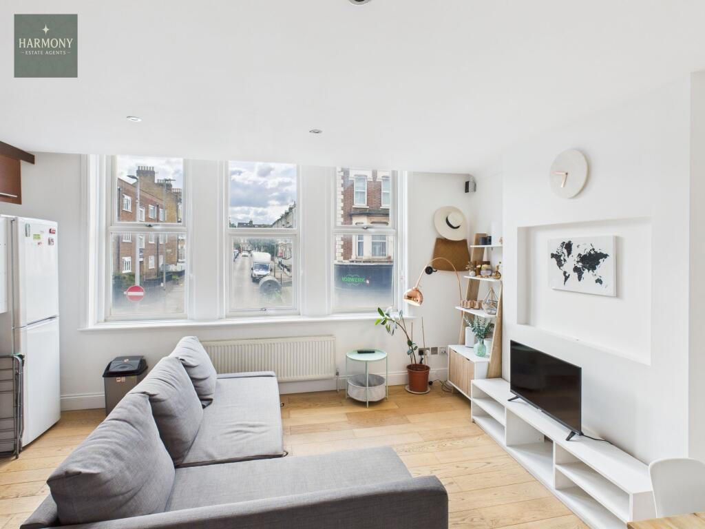 Lavender Hill, London, SW11 - More