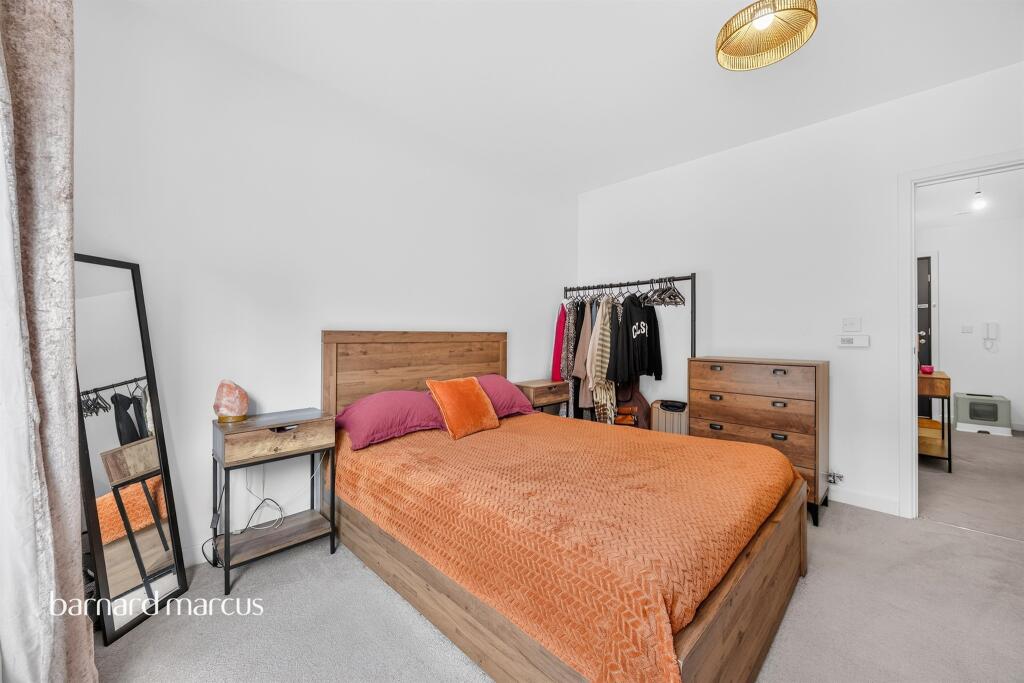 Apartment in Sutton - More