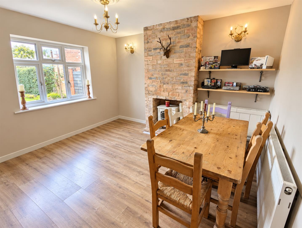 House in Nuneaton and Bedworth, Warwickshire - View 4