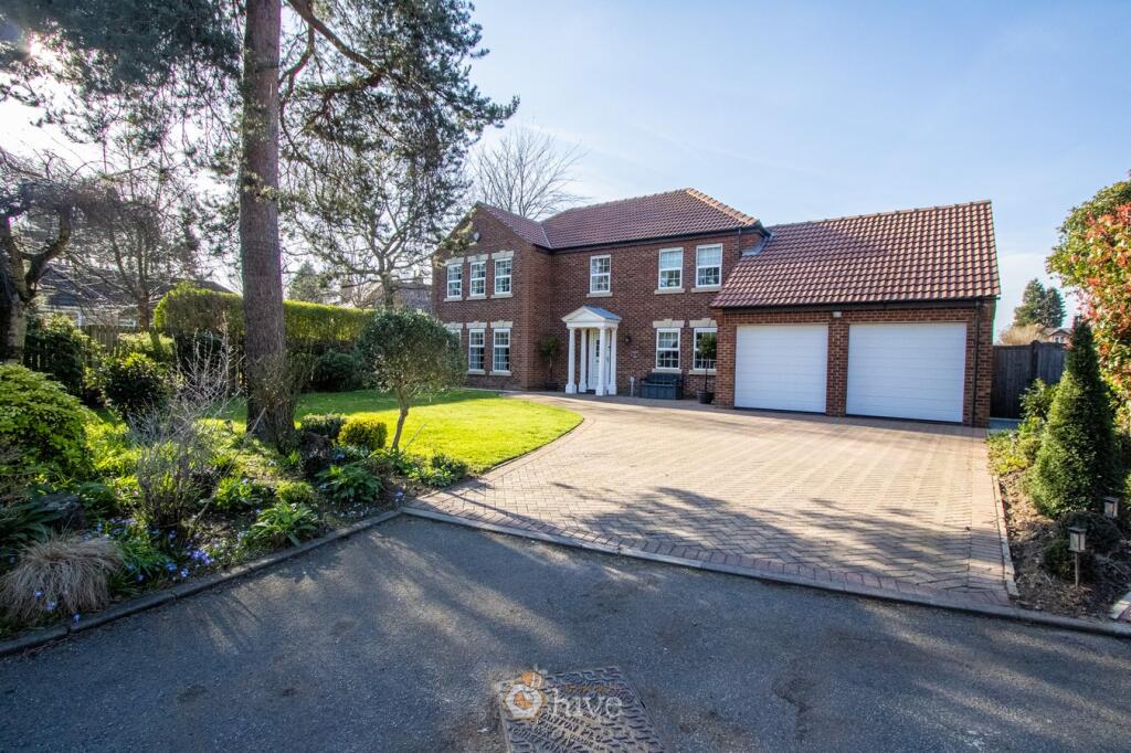 4-bed detached on Grange Court, Bessacarr, Doncaster, DN4, £695,000