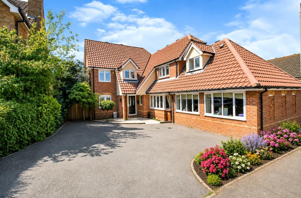Main image of property: Roman Close, Mountnessing, Brentwood, Essex, CM15