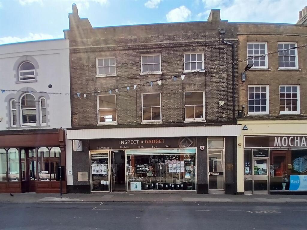 3-bed flat on Regent Street, Great Yarmouth, £150,000