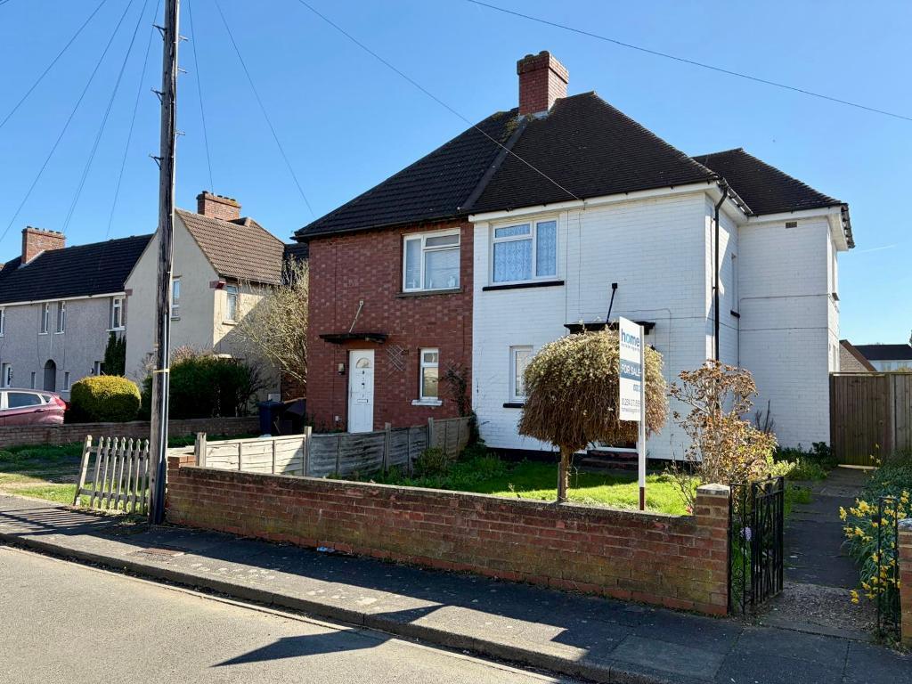 Main image of property: Coombs Close, Bedford, MK42 0EA