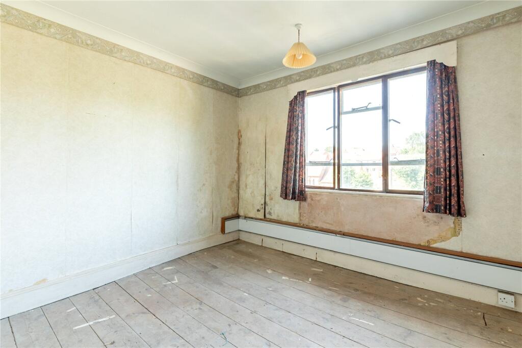 High Street, Easterton, Devizes, Wiltshire, SN10 photo 4