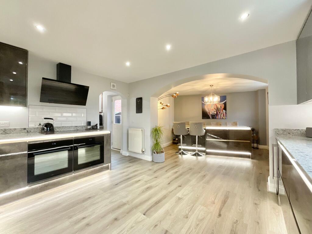 Springwater Drive, Weston, CW2 photo 3