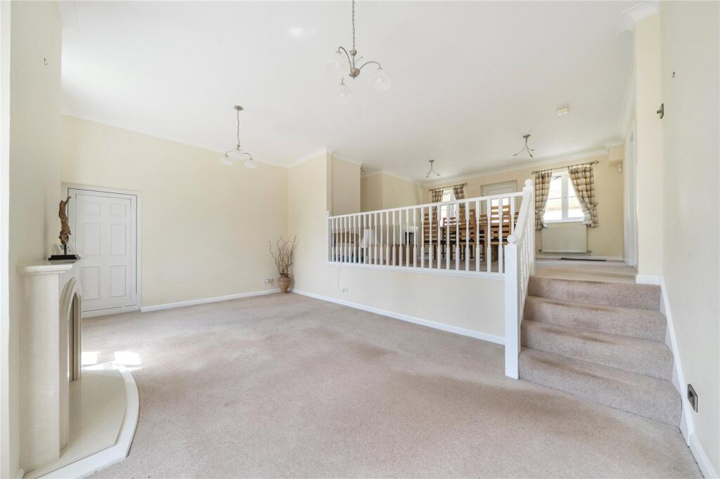 House in Newtown - View 4