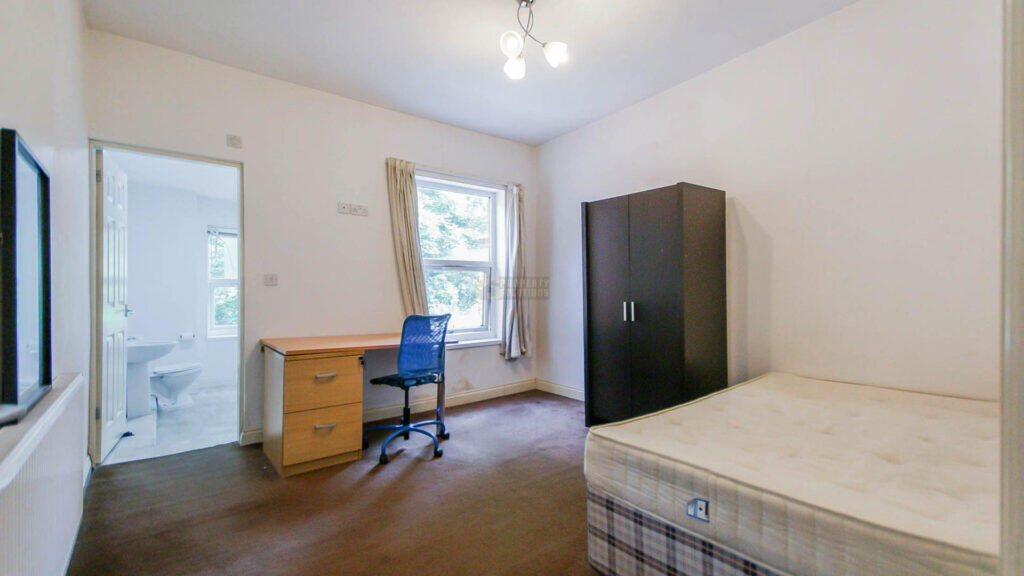 House in Birmingham - View 5