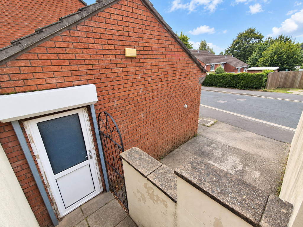 House in Newport - View 3