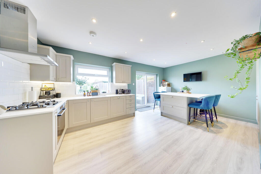 House in Orpington, Kevingtown, St Mary Cray - View 2