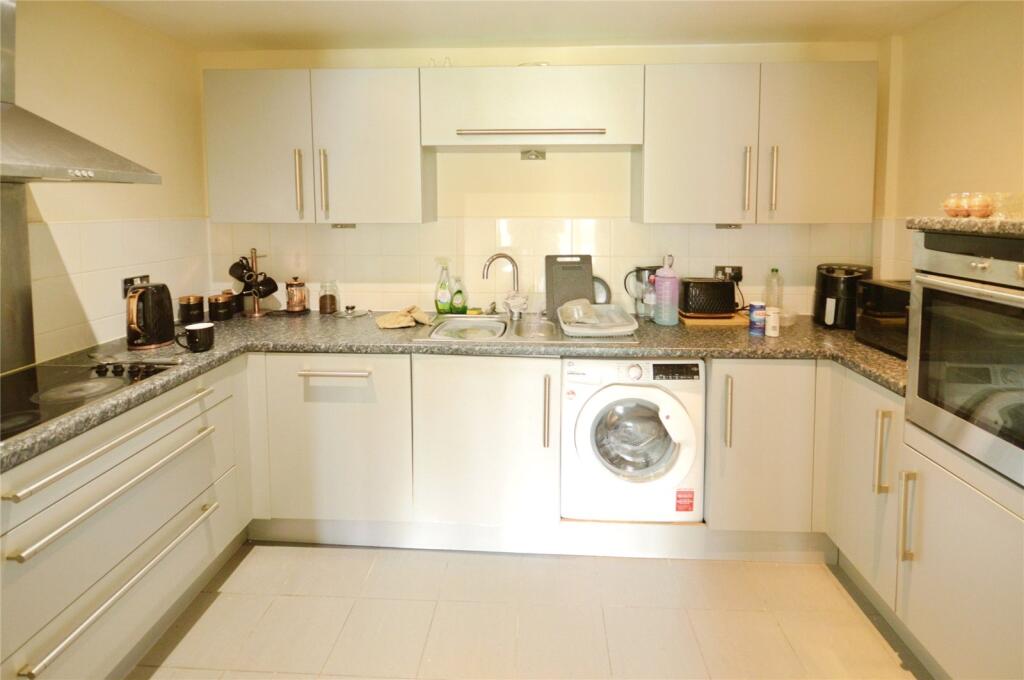 Apartment in Cardiff, Grangetown - View 5