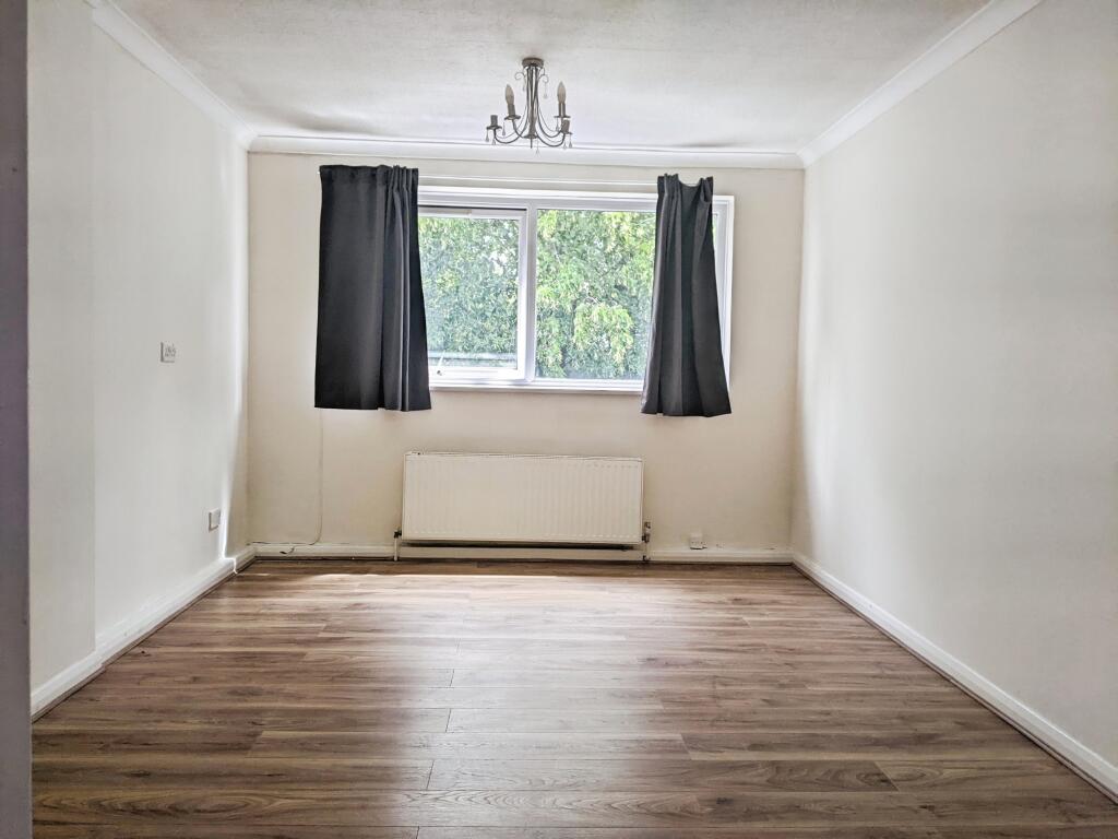 Apartment in Sutton - View 2