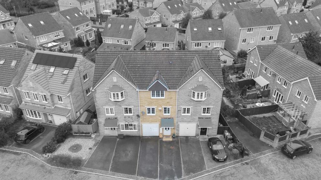3-bed house on Tithefields, Fenay Bridge, Huddersfield HD8, £275,000