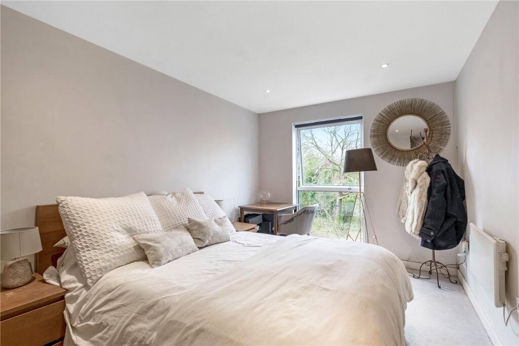 Apartment in London - More