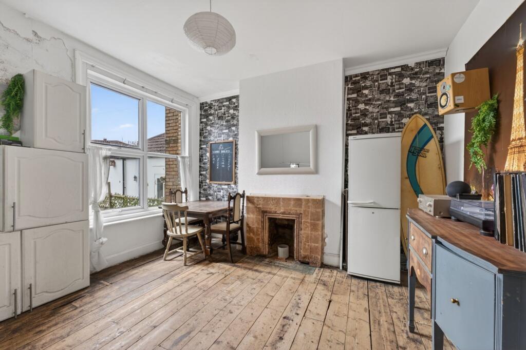 Apartment in Christchurch, Pokesdown, Bournemouth - More