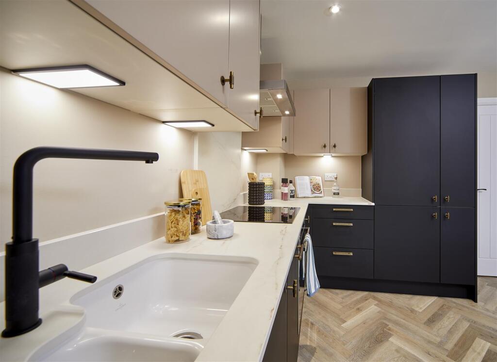 House in Hull - View 5