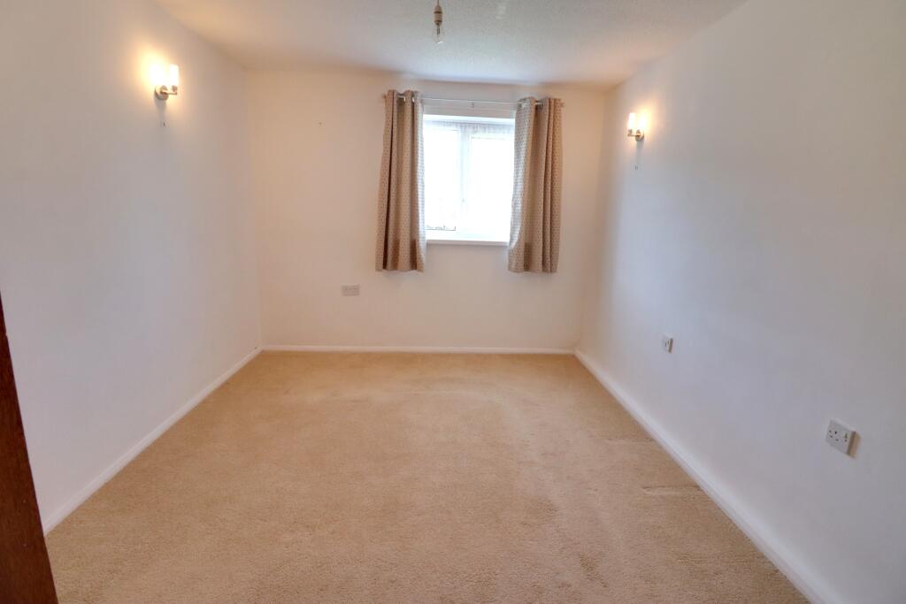 Apartment in Havant, Hampshire - View 4