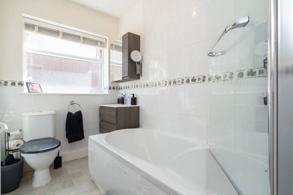 Apartment in Iver Heath, Iver - More
