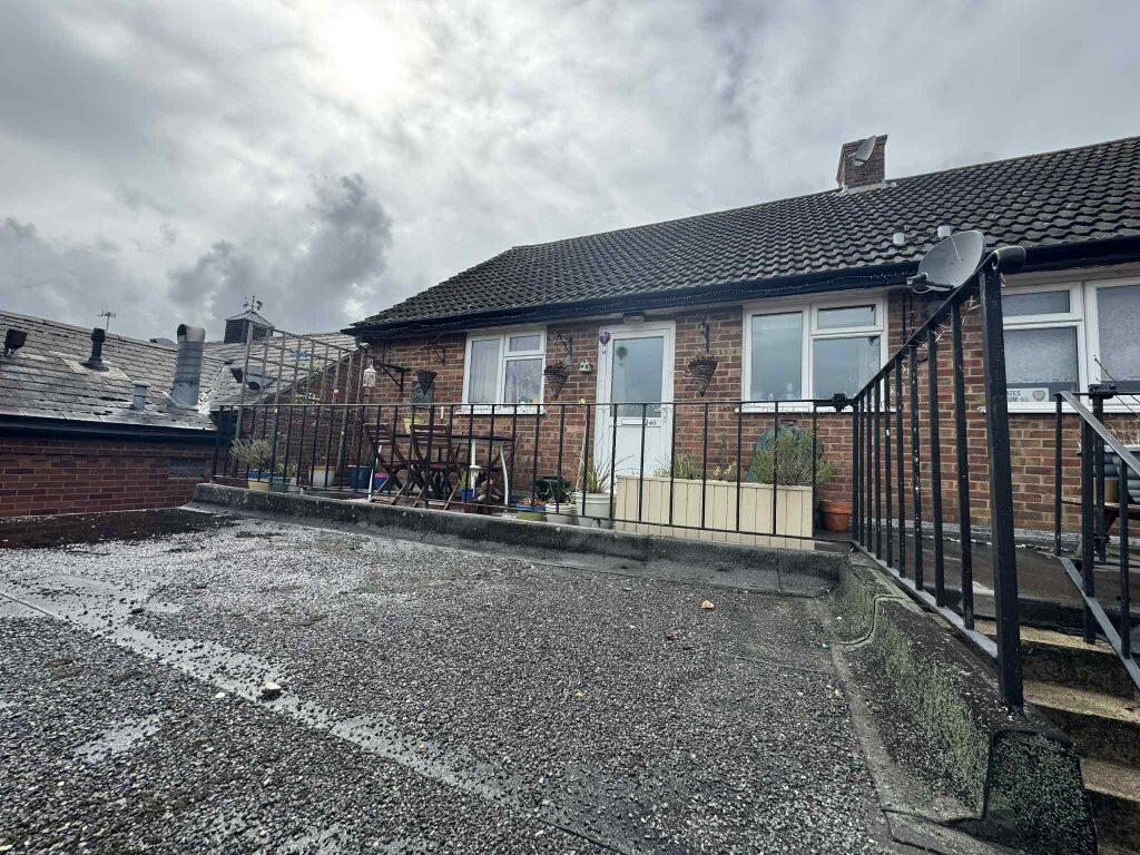 Main image of property: The Broadway Thatcham