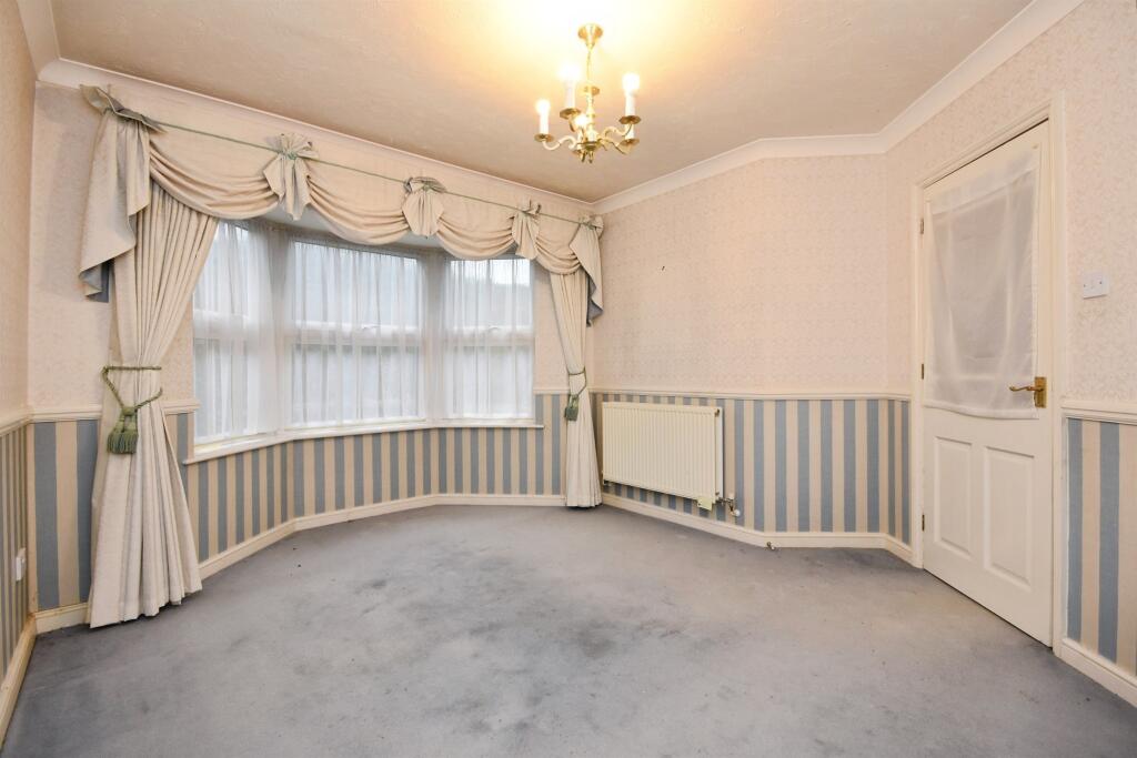 Ridgewell Avenue, Chelmsford photo 4