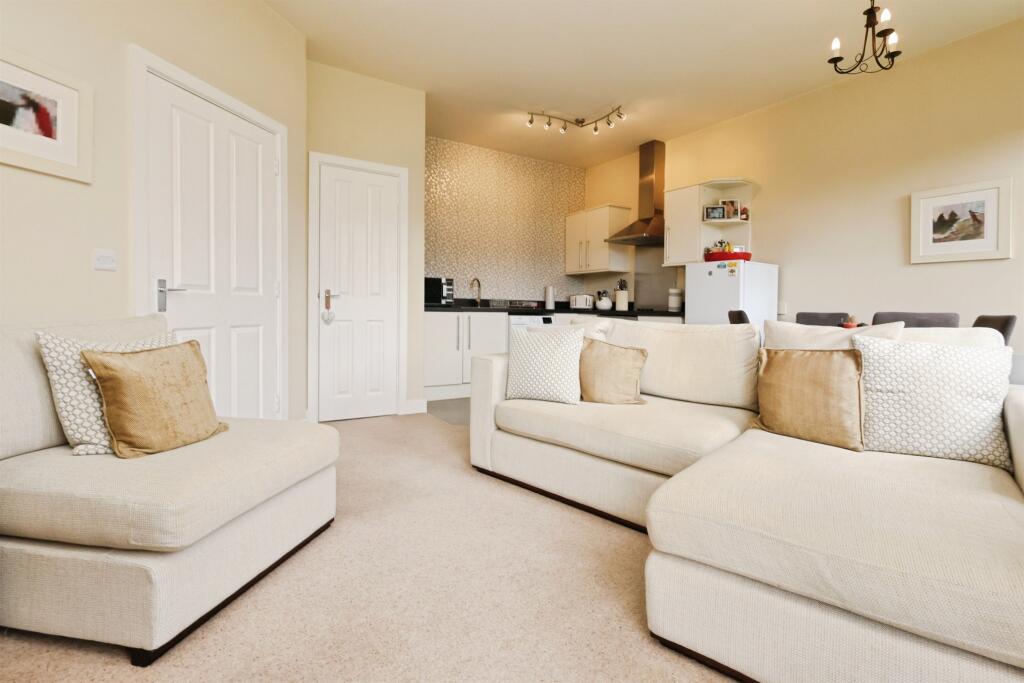 Apartment in Dudley, West Midlands - View 5