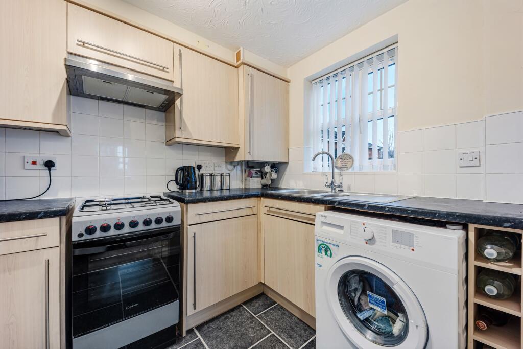 Apartment in Widnes, Lugsdale - View 5