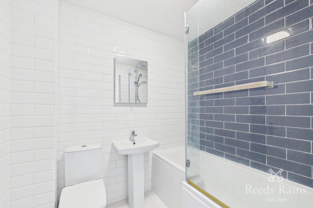 Mead Grove, Leeds, West Yorkshire, LS15 - More