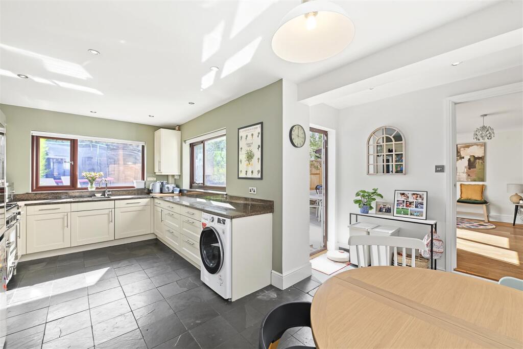 Coleswood Road, Harpenden photo 5