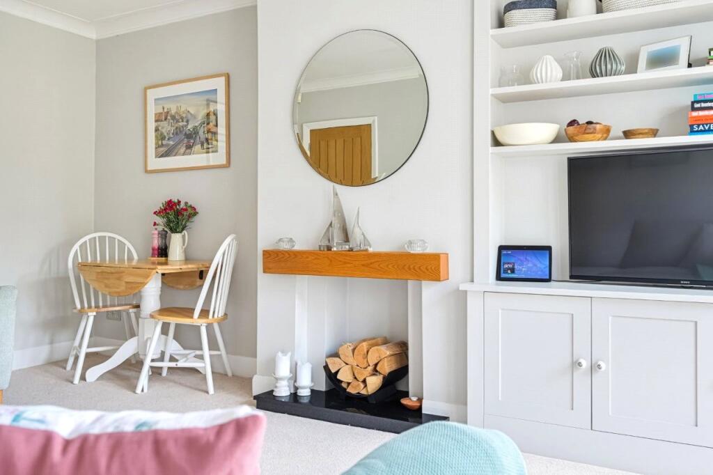 House in Reigate and Banstead, Banstead - More