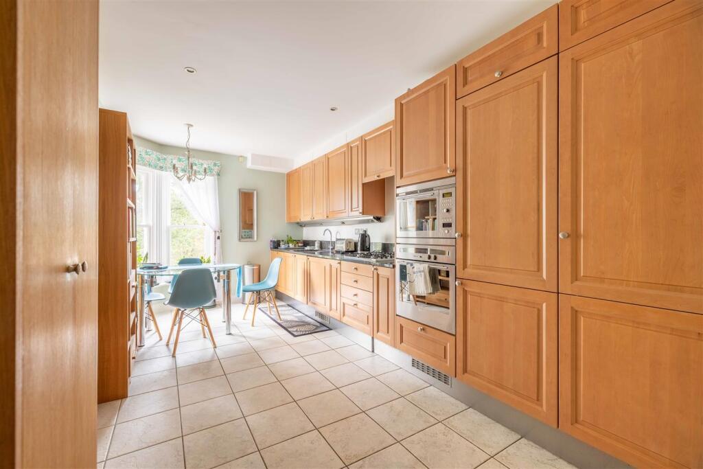 Apartment in Windsor, Spital, Clewer New Town - View 4
