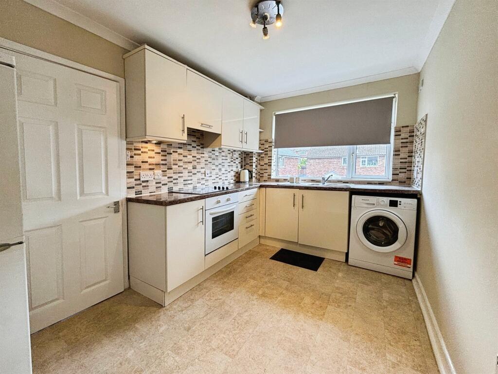 Apartment in Basingstoke and Deane, Basingstoke - More
