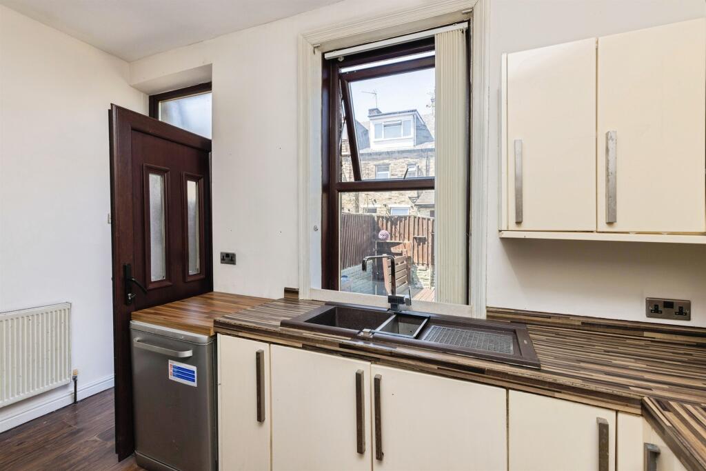 Runswick Terrace, Bradford photo 5