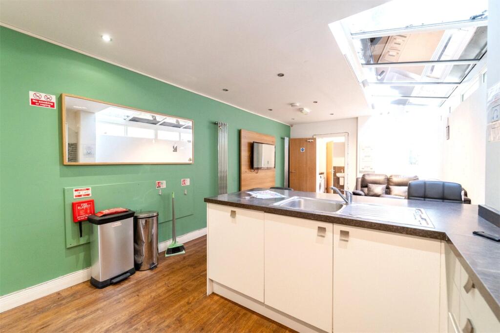 6 bedroom house for rent