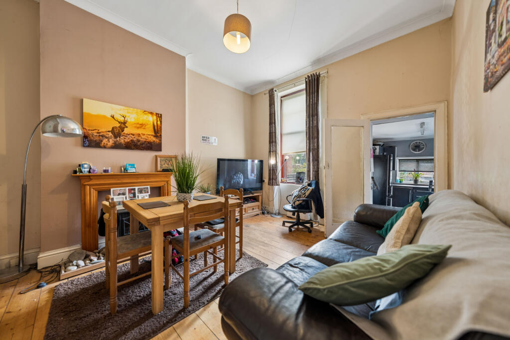 House in Glasgow - More
