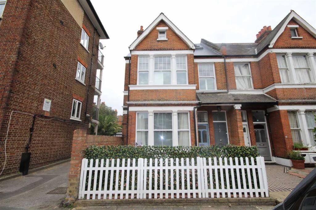 Main image of property: Ashleigh Road, Mortlake