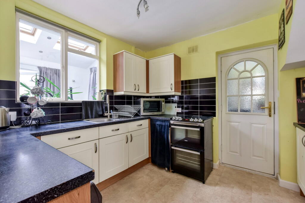 Highfield Road, Tring, HP23 4DX - View 5