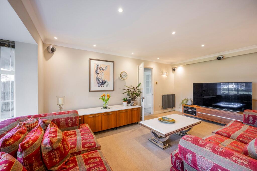 House in Wokingham - View 5