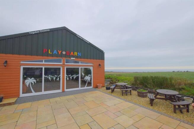 Cafe &amp; Playbarn