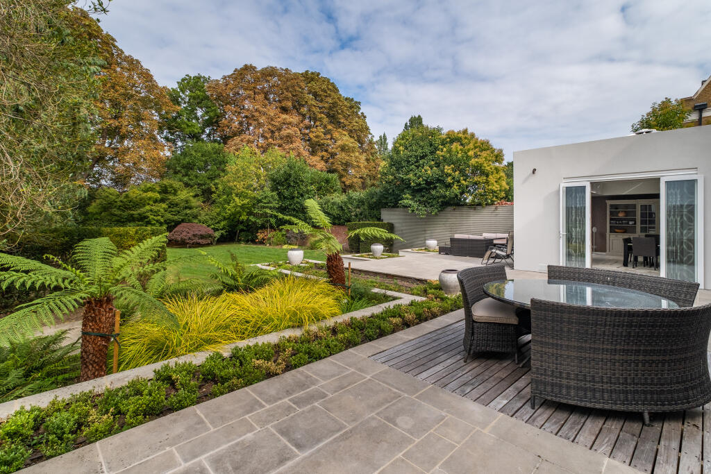 Roedean Crescent, London, SW15 photo 3