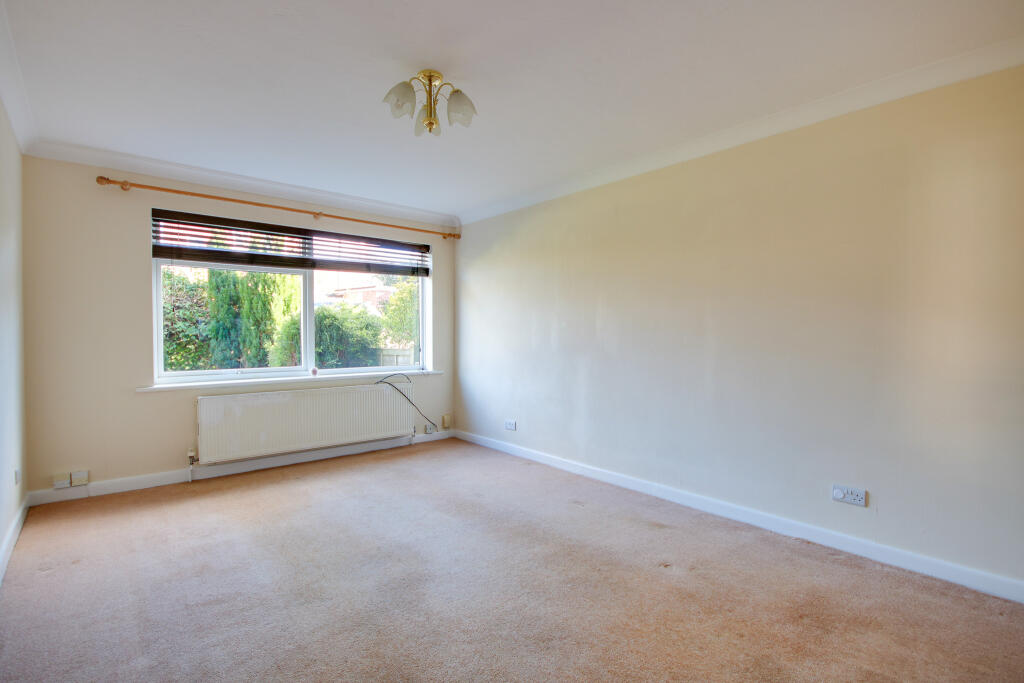 West End! Share Of Freehold! Chain Free! photo 4