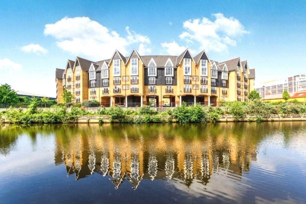 Main image of property: St. Peters Street, Maidstone, Kent, ME16
