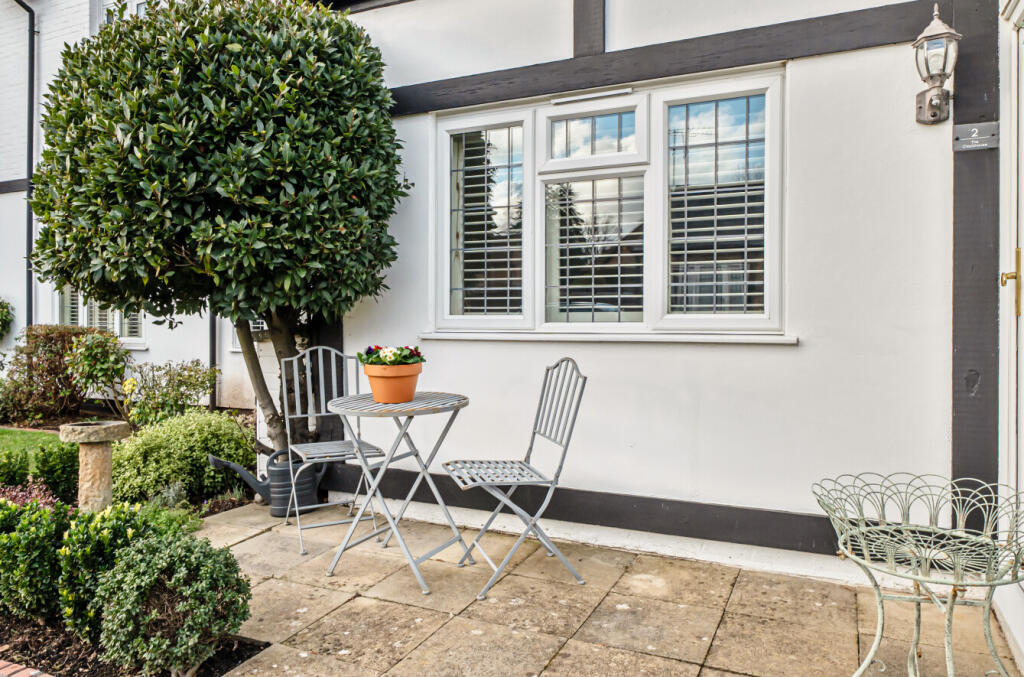 Heathlands Road, Wokingham, Berkshire, RG40 photo 2