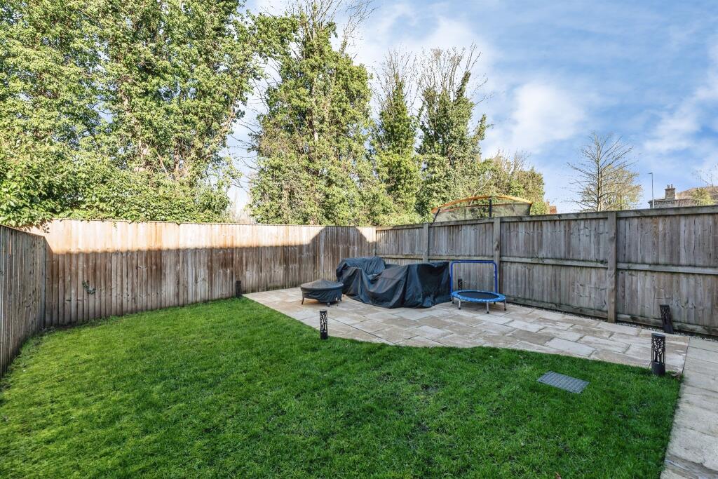 Fir Tree Court, Knottingley photo 4