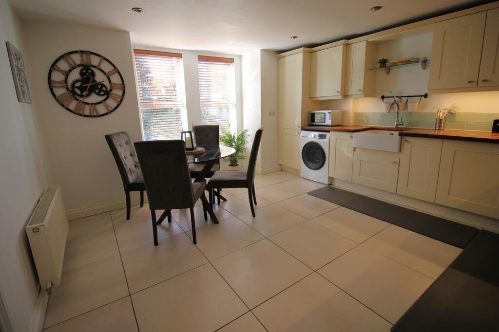 Apartment in Manchester, Whalley Range - More