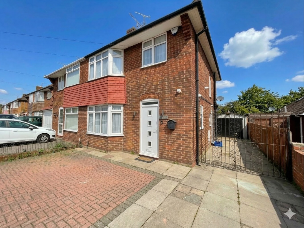 3-bed semi-detached on Austin Road, Luton, Bedfordshire, LU3 1TZ, £425,000